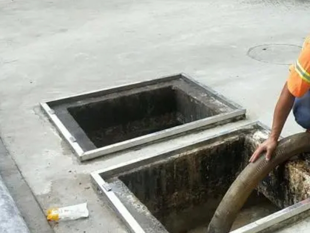 通海口镇化粪池清理