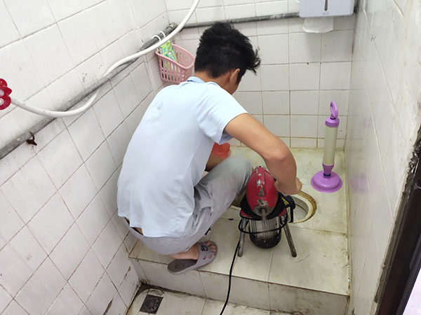 通海口镇肥皂掉到马桶里把马桶堵住了怎么办？马桶堵住了怎么办